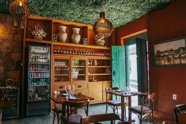 Master the art of pizza: key features of a pizza stone for crispy crusts in your home oven